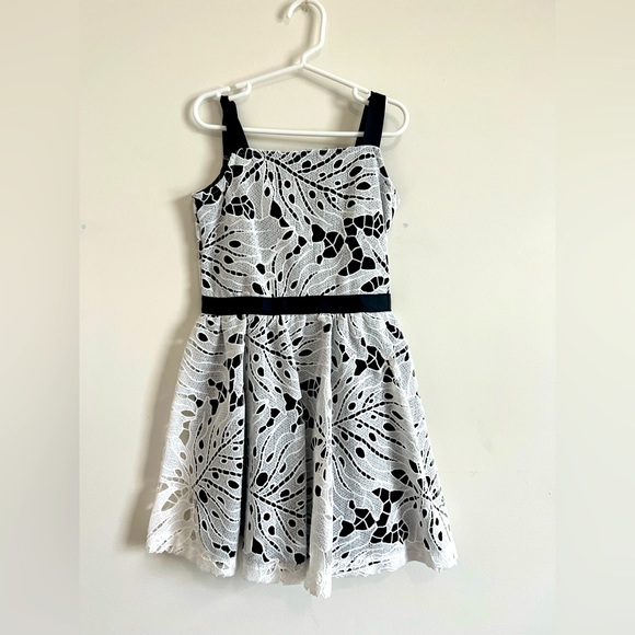 Girls dress size7 - Picture 1 of 7